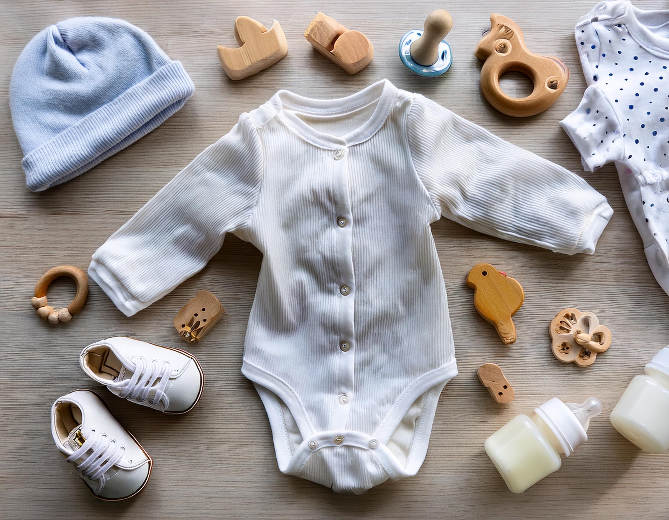 Luxuriöse Babybekleidung in klassischem Design